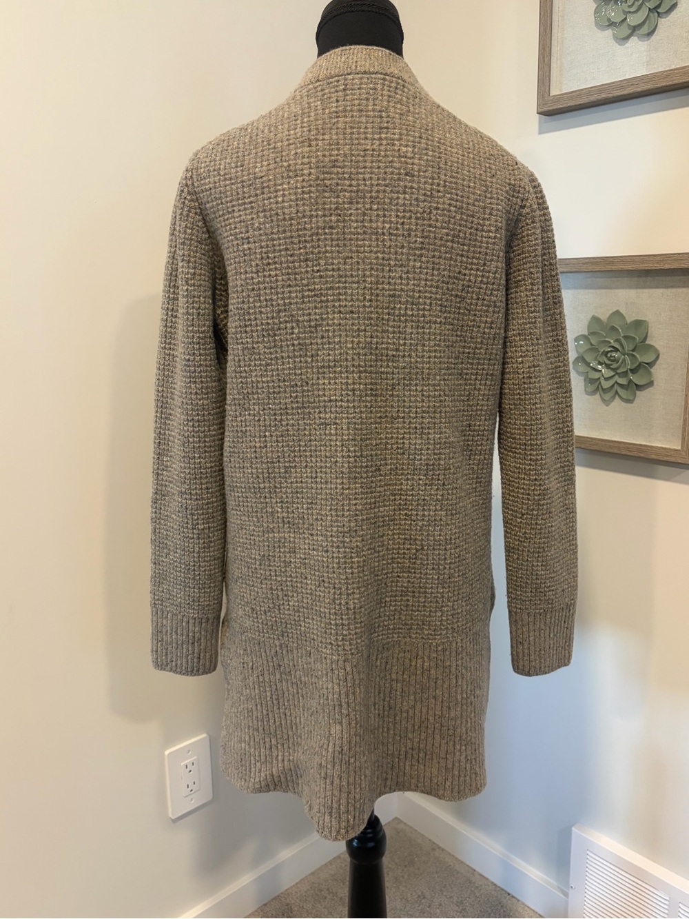Roots Taupe Knit Lambswool Blend Button-Up Cardigan With Pockets! - Picture 4 of 13